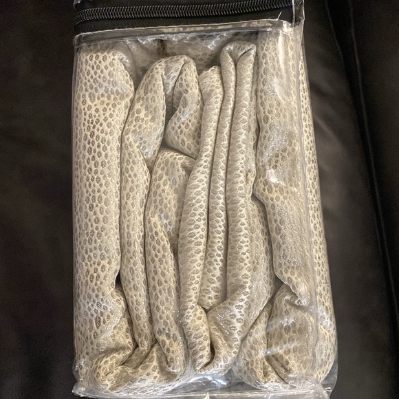 HiEnd Accents MARILYN 3PC DUVET SET, SUPER QUEEN
COLOR:GRAY SILVER METALLIC NWT - Picture 7 of 8